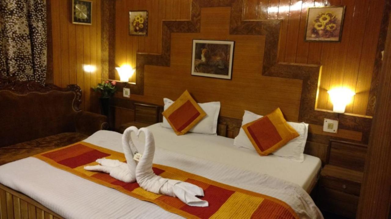 Goroomgo Ankur Lake View Mall Road Nainital - Prime Location With Luxury Room Exteriér fotografie